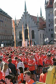 Warten auf den Start zum Halbmarathon-Lauf 2007 (Foto: Martin Schmitz)
